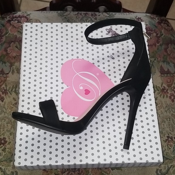 Fashion Nova heels - Picture 2 of 2